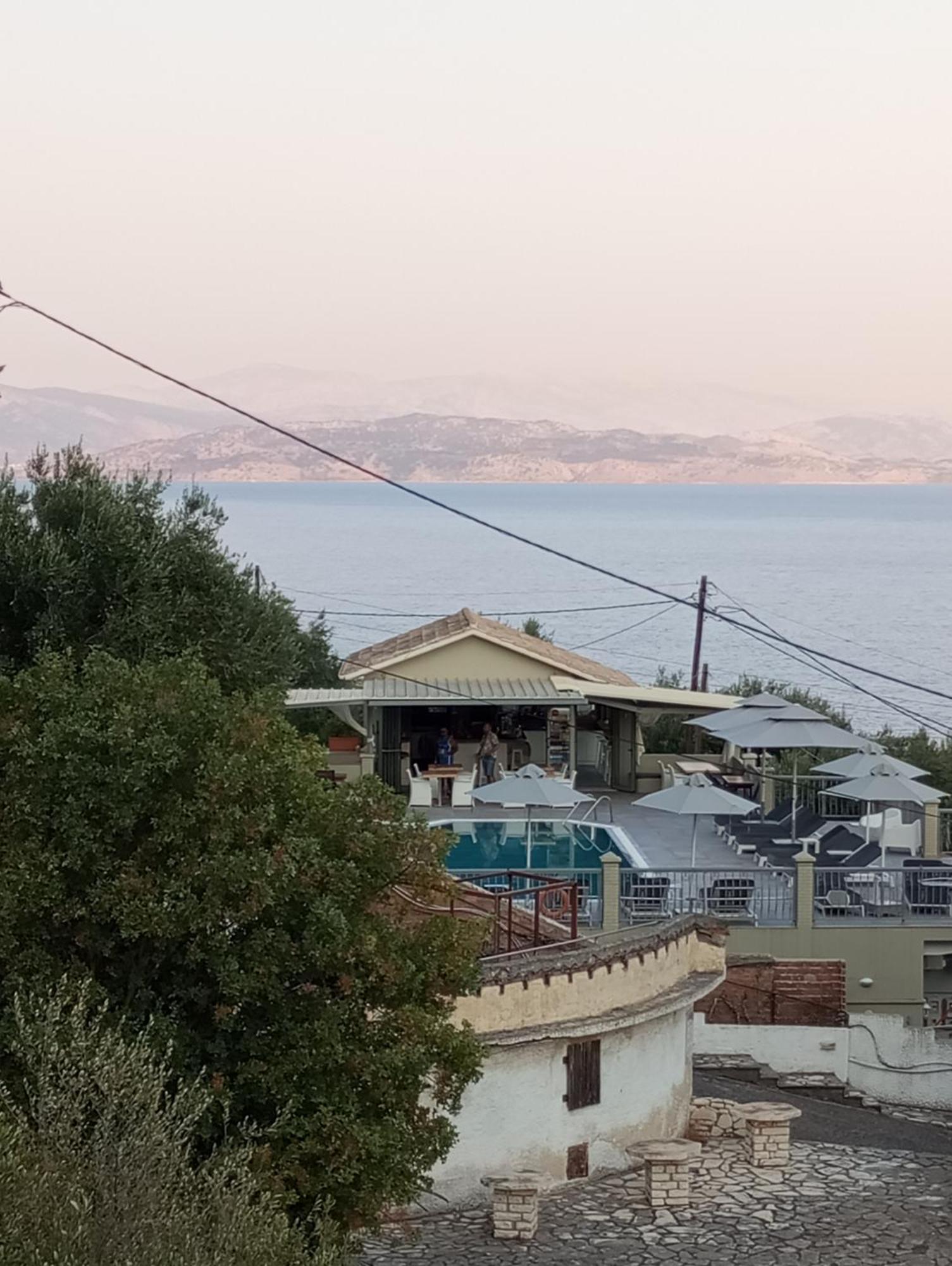 Sarakinos Apartments Barbati Luaran gambar
