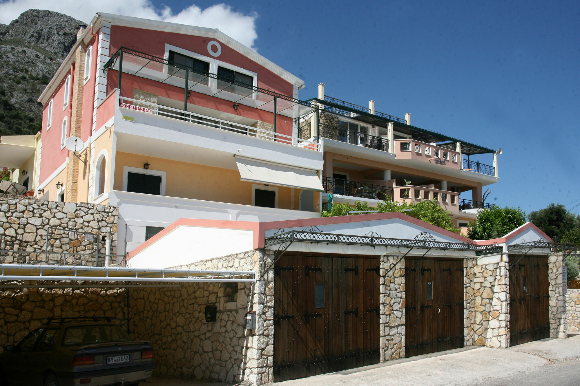 Sarakinos Apartments Barbati Luaran gambar