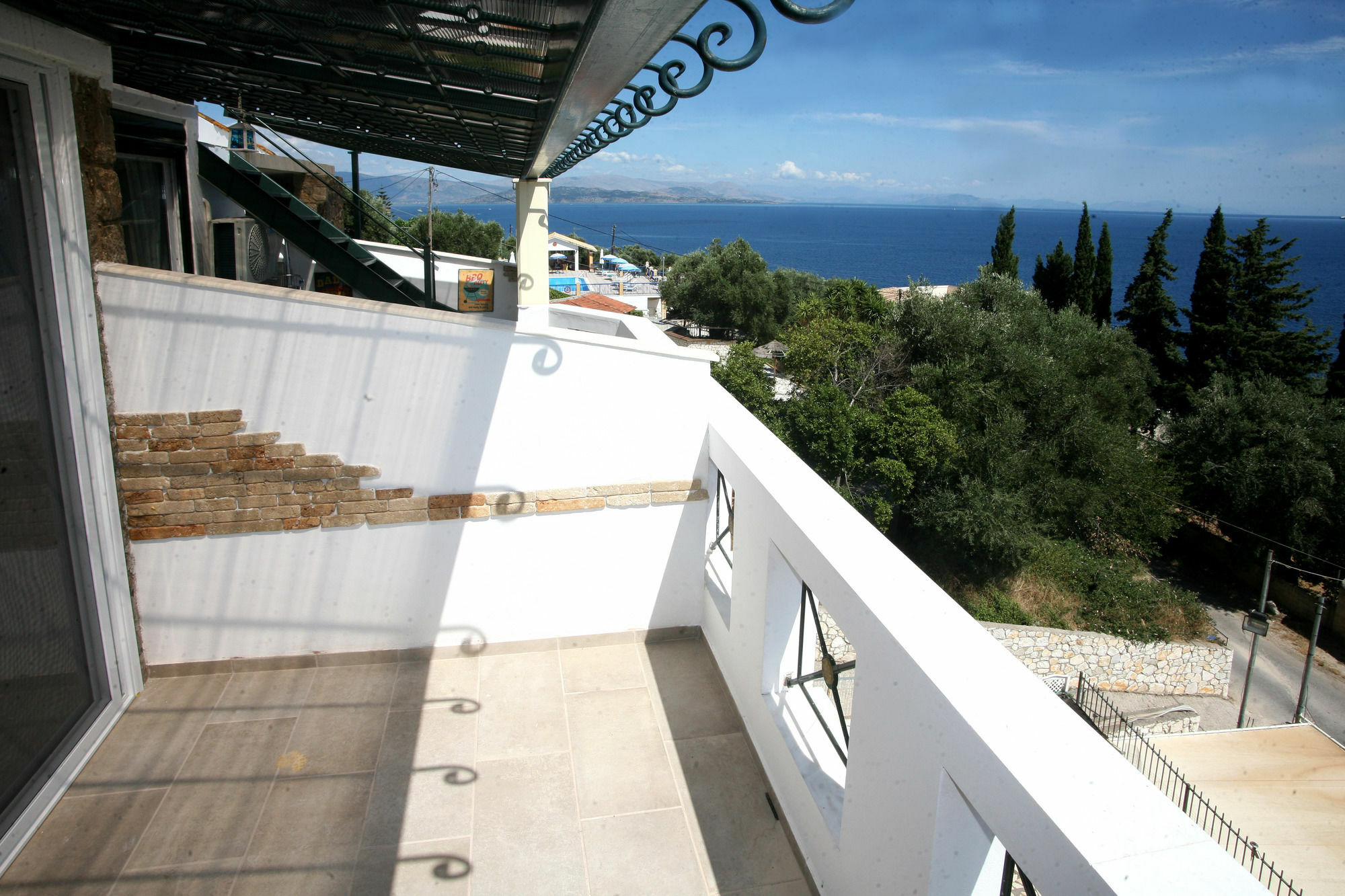 Sarakinos Apartments Barbati Luaran gambar