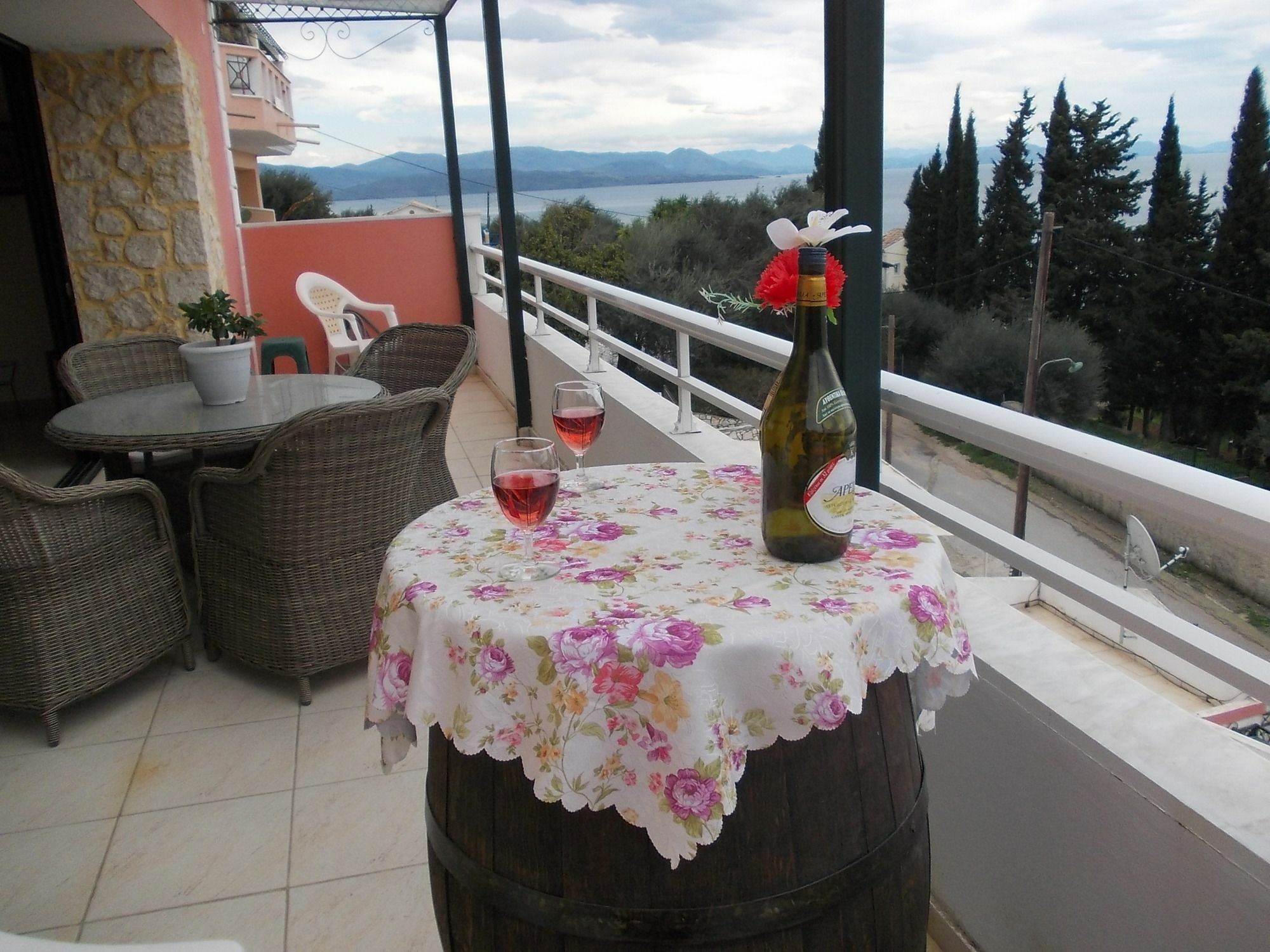 Sarakinos Apartments Barbati Luaran gambar